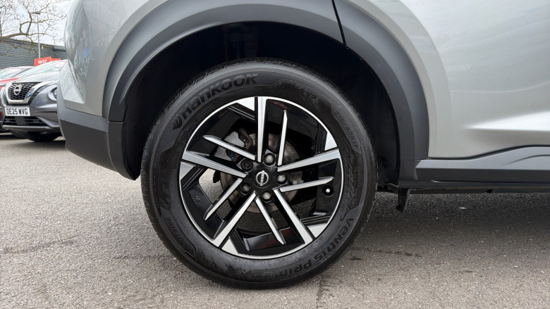 Nissan Juke 1.0 DiG-T N-Connecta 5dr Petrol Hatchback